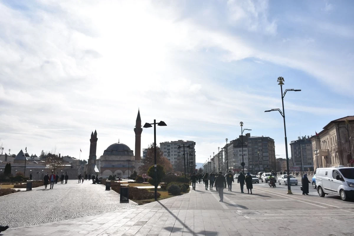 Sivas'ta Baharın Müjdecisi: Karlar Eridi, Parklar Şenlendi!